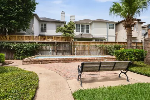 5382 Brownway St #D39, Houston, TX 77056