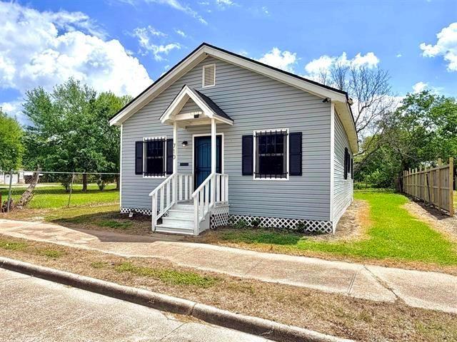 710 W 14th St, Port Arthur, TX 77640