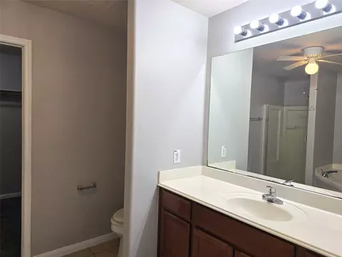 Bath - 10320 Stone Gate Dr, Conroe, TX 77385 photo 1 of 4