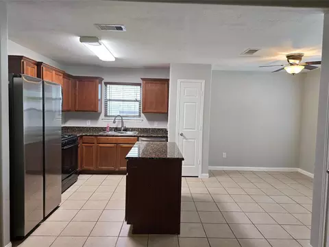 Kitchen - 10320 Stone Gate Dr, Conroe, TX 77385 photo 1 of 5