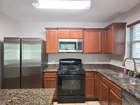 Kitchen - 10320 Stone Gate Dr, Conroe, TX 77385 photo 2 of 5