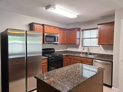 Kitchen - 10320 Stone Gate Dr, Conroe, TX 77385 photo 4 of 5