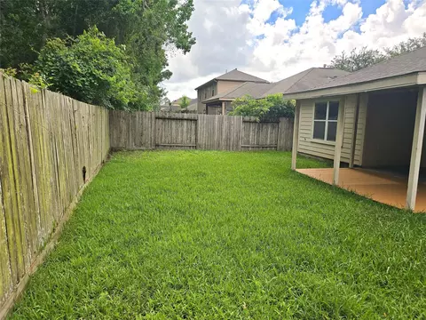 Exterior - 10320 Stone Gate Dr, Conroe, TX 77385 photo 4 of 5
