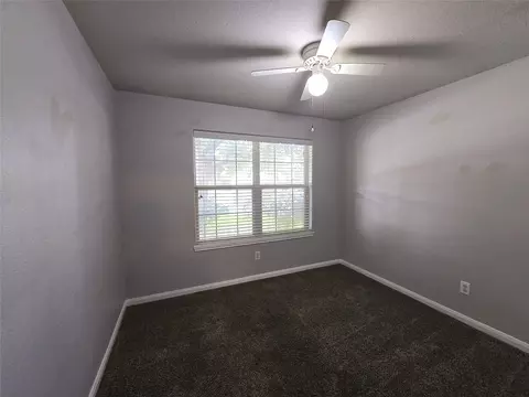 Bedroom - 10320 Stone Gate Dr, Conroe, TX 77385 photo 5 of 6