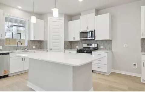 2164 Blue Heron Dr, Kemah, TX 77565