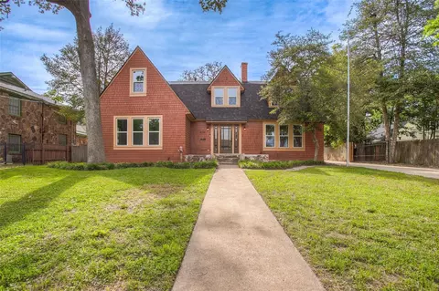 2010 Avenue N 12, Huntsville, TX 77340