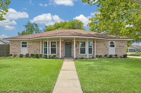 1801 Lazy Creek Ln, Pearland, TX 77581