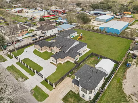 4821 1st St, Pasadena, TX 77504