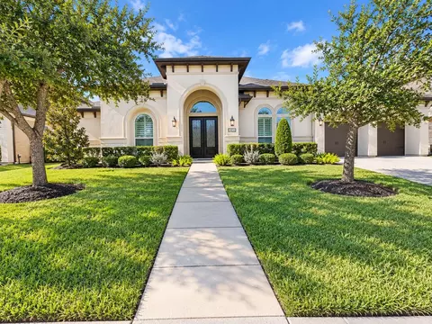 3414 Magnolia Shores Ln, Pearland, TX 77584