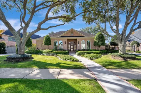 3706 Almond Creek Dr, Houston, TX 77059