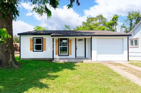 218 Evans St, Angleton, TX 77515 photo 1