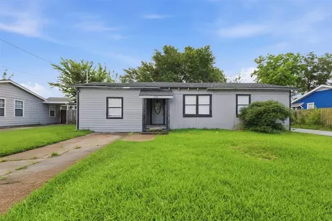 1103 James St, Deer Park, TX 77536