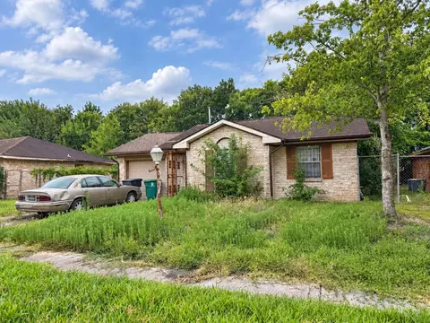 11738 Bay Cedar Dr, Houston, TX 77048
