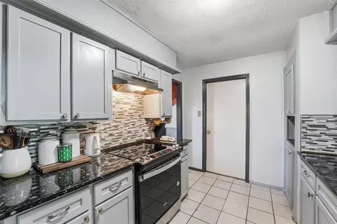 Kitchen - 6203 Sunnygate Dr, Spring, TX 77373 photo 2 of 2