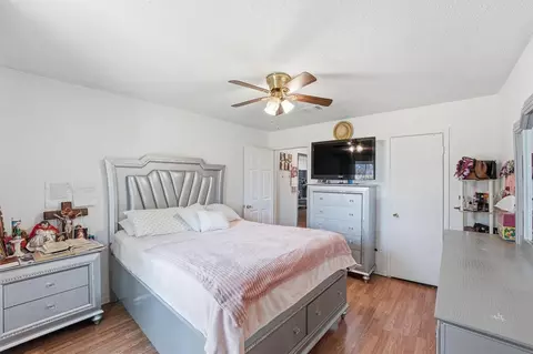 Bedroom - 6203 Sunnygate Dr, Spring, TX 77373 photo 4 of 6