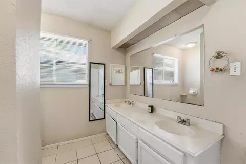 Bath - 6203 Sunnygate Dr, Spring, TX 77373 photo 2 of 3