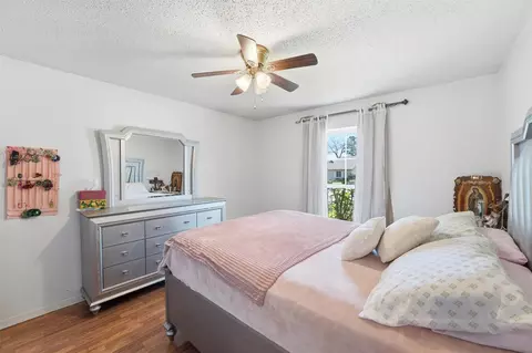 Bedroom - 6203 Sunnygate Dr, Spring, TX 77373 photo 1 of 6