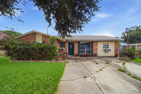 10710 Segrest Dr, Houston, TX 77047