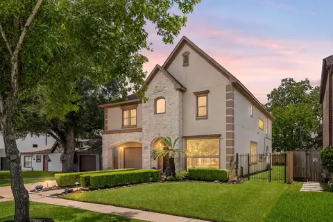 4817 Beech St, Bellaire, TX 77401