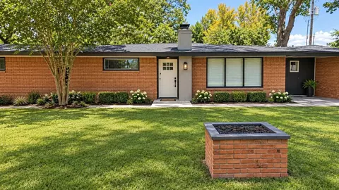1209 Pine St, Alvin, TX 77511
