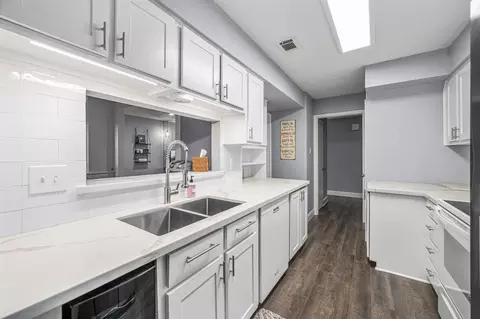 1371 Country Place Dr, Houston, TX 77079