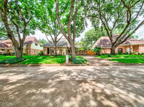 8022 La Brea Dr, Houston, TX 77083