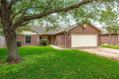 11719 Santa Fe Trl, Santa Fe, TX 77510