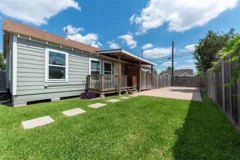 1121 Panama St, Houston, TX 77009