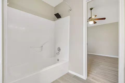Bath - 28931 Sedgefield St, Spring, TX 77386 photo 2 of 3