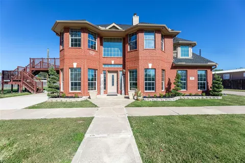 615 Cypress Ave, Fresno, TX 77545