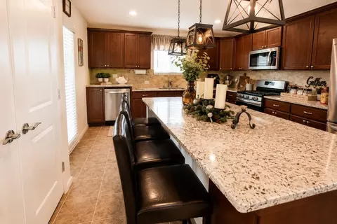 Kitchen - 226 Flaxen Chestnut, Spring, TX 77382 photo 4 of 5