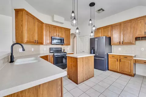 Kitchen - 24530 Fort Path Dr, Spring, TX 77373 photo 4 of 5