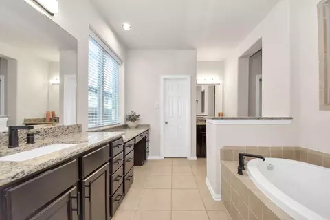 Bath - 8131 Black Percher St, Conroe, TX 77385 photo 1 of 5