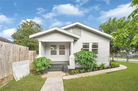 302 S 72nd St, Houston, TX 77011