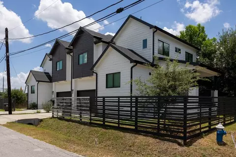 3034 Wayne St #A-B, Houston, TX 77026