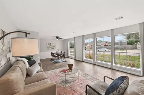 9110 Vickijohn Dr, Houston, TX 77031