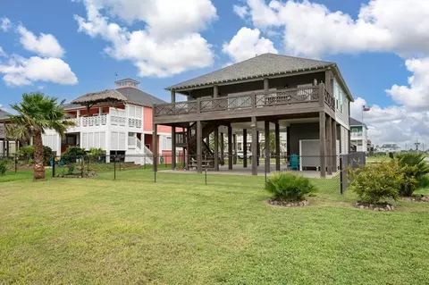 2298 E Crab St, Crystal Beach, TX 77650 photo 1