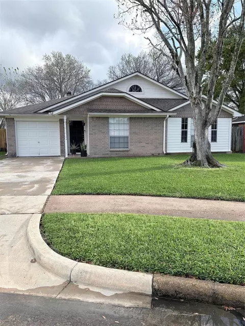 8518 Fairbrook Ln, La Porte, TX 77571