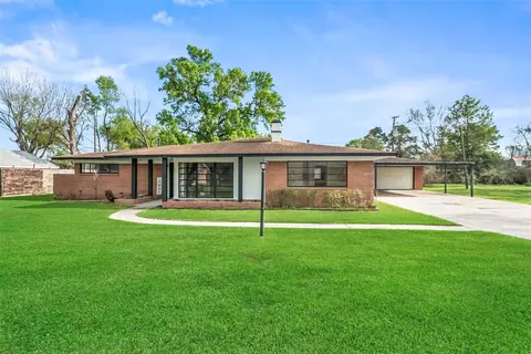 124 Lazy Ln, Baytown, TX 77520