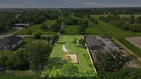 604 Sharon St, Prairie View, TX 77484