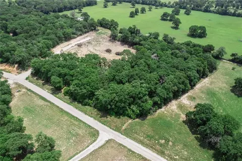 1311 Azalea Dr, Franklin, TX 77856