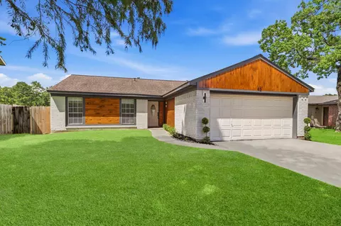 42 Lyrebird Dr, The Woodlands, TX 77380