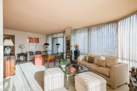 14 Greenway Plz #21P, Houston, TX 77046