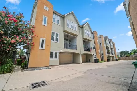 1128 W 26th St, Houston, TX 77008