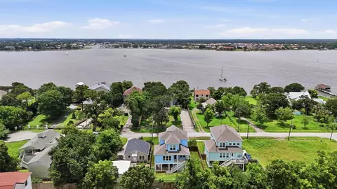 2922 Seargent St, Seabrook, TX 77586