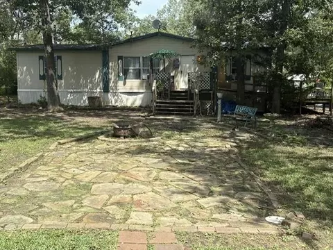 320 Oak Tree Dr, Point Blank, TX 77364