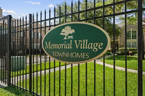 11846 Barryknoll Ln #5, Houston, TX 77024