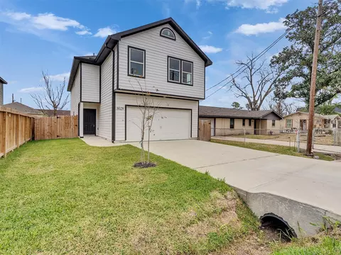 Exterior - 8029 Ritz St, Houston, TX 77028 photo 3 of 4