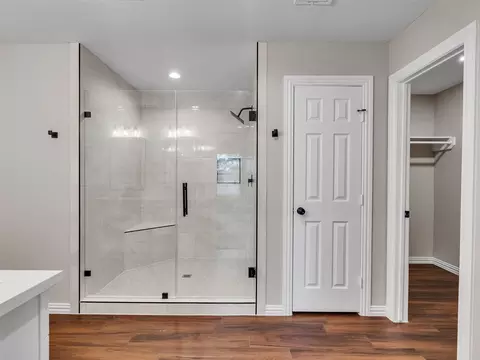 Bath - 8029 Ritz St, Houston, TX 77028 photo 3 of 4