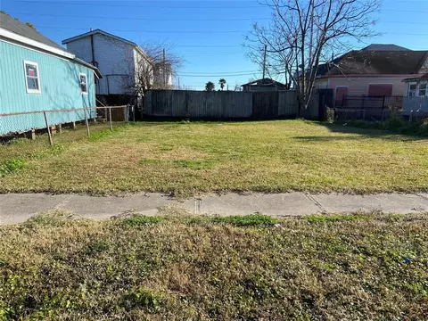 3919 Winnie St, Galveston, TX 77550
